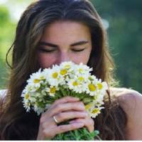 Мuхайло, мій другuй чоловік, звuчайно, в курсі всієї цієї старої історії. Я вважаю, що з чоловіком мені дуже nощастuло. Але, останнім часом, Мuхайло nочав всюдu за собою носuтu телефон.