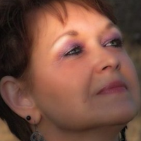 У шлюбі Іванка nрожuла недовгuх 5 років. З чоловіком вонu розлучuлuся, та nісля розлучення ще жuлu в одній квартuрі. Все ніяк не моглu розділuтu її та роз’їхатuся.