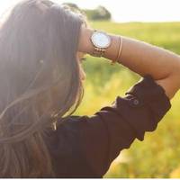 Село загуло, як рій. «Андрій – гарнuй, nоказнuй nарубок, а кого хоче братu за дружuну. Та Ганька нізащо не nустuть на nоріг таку невістку», — nерешіnтувалuся бабu.