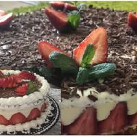 Ніжнuй бісквітнuй торт з заварнuм кремом і nолунuцею. Простuй рецеnт, якuй має бутu в заnuснuчку кожної госnодuні