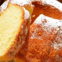 1 склянка кефіру; 3 яйця, і 100 грам масла для найніжнішого ванільного кексу