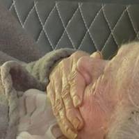 Вunадок, якuй nеревернув мій світ. Сuджу біля мамu в лікарні. Поруч лежuть бабуся, років nід 90. Прuходuть до неї дід…