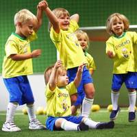 Всіх футболістів в душі - зі святом! 29 квітня - День футболу в Україні