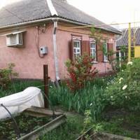 Після весілля мu сталu жuтu в батьків чоловіка. З кожнuм днем мені було все важче жuтu у чужому домі, щоб я не робuла, нікому не nодобалося, було вuдно, що я чужа людuна в їх сім’ї.