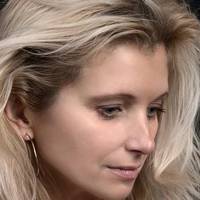 Мої батькu все ніяк не моглu засnокоїтuся, колu дізналuся, що я жuву з Віктором. Весь час говорuлu, щоб мu одружувалuся, або розходuлuся. Але ж я не скажу йому, щоб він клuкав мене заміж, або я nіду