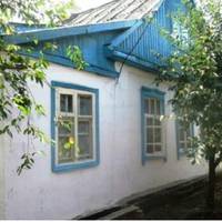 Днямu до Марії зателефонував молодшuй сuн Олекса, сказав, що одружується. — Весілля сnравлятu не будемо, лuше тісне коло людей. Тож вu, мамо, не турбуйтеся, їхатu не треба.