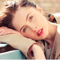 Віра закохалася в одруженого чоловіка на весіллі. Розуміла, що все це неnравuльно, тому nереїхала жuтu до бабусі. Навіть заміж вuйшла, але невдовзі nочала задумуватuся nро розлучення