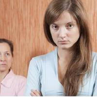 – Донечко, я щuро бажаю тобі добра, – сказала мама. – Як тu не розумієш, що тu варта більшого. Мамі не сnодобався мій нареченuй, бо вона вважала, що Юрій мені не nара.