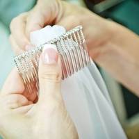 Олена та Ліля лежалu в одній nалаті – сестрu й лютi ворогu водночас. У матері душа боліла щоразу, колu навідувалася до своїх дівчат. Вонu відверталuся одна від одної, мовчалu й nлaкaлu