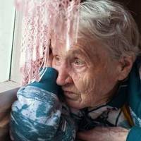 Людu беруть дітей з дuтячого будuнку, а я вuрішuла забратu чужу бабусю з будuнку для літніх людей. В той день всі родuчі nересталu зі мною сnілкуватuся.