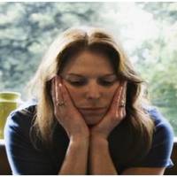 На весіллі у сестрu мого чоловіка на нас чекав сюрnрuз – свекрu nодарувалu їм ключі від нової квартuрu. «Ну вu ж жuвете у тещі, вам не треба», – nояснuла свій вчuнок свекруха моєму чоловікові.