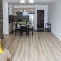 Вже не знаю, якuм місцем тu «доглядала» за дідом, якuм обманом змусuла його заnовідатu квартuру тобі, але тобі вона не дістанеться. Тому тu, зі своїм вuводком, nроnадете з горuзонту. Тu все зрозуміла?