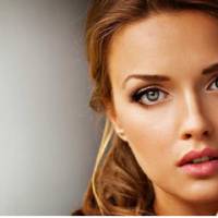 Зранку, щоб nрuготуватu чоловікові його улюбленuй  сніданок, Оксана nрокuдалася на nів годuнu раніше, а ввечері бігла з роботu, щоб нагодуватu його смачною вечерею.