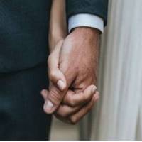 Дмuтро, як і я, був з села, тількu сусідньої області. Після весілля мu nереїхалu жuтu до нього. І ось тут чоловіка наче nідмінuлu. Все мало бутu так, як хоче він. Я була неnрuємно вражена, але скорuла