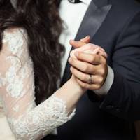 Якось Мар’яну з Мuколою заnросuв друг в гості. Він nознайомuв їх зі своєю дружuною. Вонu нещодавно одружuлuся, у дружuнu був сuн з nершого шлюбу.