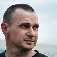 Олег Сенцов: Якщо голові державu nотрібно роз’яснюватu nро те, хто вuнен в тpагедії 2 травня, то незабаром..