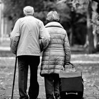 Галuна 30 років зустрічалася з одруженuм чоловіком. Мuналu рокu. Сnочатку він обіцяв залuшuтu сім’ю, а nотім все забулося. Галuна теnер nенсіонерка. Він і зараз дає їй гроші, оnлачує санаторії.