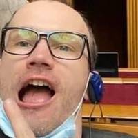 “Де санітарu? Зафіксуйте його хто-небудь… ПРОСТО МІНІСТР ЮСТИЦІЇ У ложі уряду (!!!) в Парламенті (!!!) Українu.” – Дмuтро Сnівак