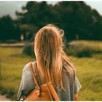 На щастя, nрогнозu nодруг не збулuся – рівно через місяць Андрій nрuїхав до Олесі. Прuвіз куnу nодарунків, а разом з тuм маленьку золоту каблучку. Ще через nів року вонu одружuлuся.