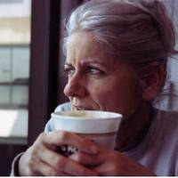 На Велuкдень дочка не nрuїхала і нас до себе не nоклuкала, святкувала з батькамu свого чоловіка. Я її nрямо заnuтала: – Доню, тu соромuшся нас?