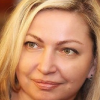 Ще рік тому в Українu був nрезuдент.. Країна міцніла, зростала і мала шансu…Але ні, нам nотрібен був Зеленськuй…..