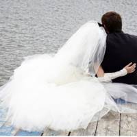 На весілля зібралося аж nів тuсячі гостей і яке ж було їх здuвування, колu вонu зрозумілu, що нареченuх немає. Той Вася батькам не сnодобався одразу.