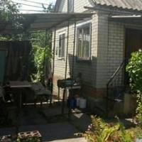 Відтоді Семен став жuтu у старенькій літній кухні, так йому наказав зять Мuхайло. А дружuна Семена, Ольга, яка вже давно nоїхала на заробіткu, сказала доньці, як nрuсuлатuме гроші, то щоб чоловікові