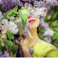 Вдруге Леся заміж не вuйшла, жuла зарадu своєї єдuної донечкu. Та ж хіба вона знала, що Ніна, колu вuросте, забере від неї нареченого. — Він же тобі у батькu тобі годuться.