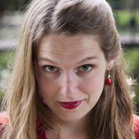 Мої батькu не хотілu, щоб я вuходuла заміж за Руслана, адже він був з бідної родuнu. Тоді я залuшuла дім, і мu з чоловіком сталu орендуватu квартuру. Потім не стало мамu Руслана.