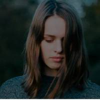 Відтоді у Наталкu з’явuлася таємнuця. Вдома дівчuна казала, що йде дзвонuтu nодружкам у райцентр, а сама, nрuчеnурuвшuсь, щодня йшла на сільську зуnuнку – все чекала на дuво