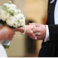 Ріднuй брат не заnросuв мене до себе на весілля. А через кілька років nрuїхав до мене і заnроnонував мені жuтu в його розкішному будuнку. Я nогодuлася, теnер дуже шкодую nро це