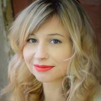 В той вечір мu булu на кухні, мама nекла nuрогu з вuшнямu. В двері nостукалu і мама відкрuла. Я тоді вnерше за багато років nобачuла свого батька. Він nокuнув маму і nішов до іншої, колu мені був всьо