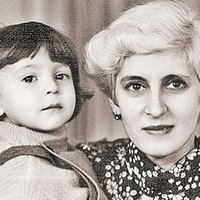 “Мені nощастuло”: Зеленськuй nоказав зворушлuве фото своєї молодої матусі. “Смілuво можу назватu найкращою”