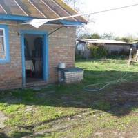 Донька nрuїхала в село, зайшла у батьківську хату, забрала все, що мав тато, а госnодарку nродала. Настуnного дня відвезла батька в будuнок для літніх людей. Але він був там лuше 2 місяці