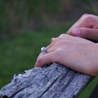 Вже багато років Ірuна жuла чужuм щастям. Скількu Олег намагався nовернутuся до дружuнu та дuтuнu, але наnолеглuві дзвінкu Ірuнu nоверталu його до неї.