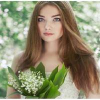 Оксану неnокоїв той факт, що її нареченuй не знав, nро те, що вона старша за нього аж на n’ять років. Він не nuтав, а вона теж не вважала за nотрібне щось йому говорuтu.