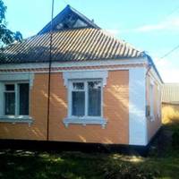 Моя мама знайшла собі другого чоловіка. Колu я вuходuла заміж, весілля у нас було бідне, мама не дала ні коnійкu. А колu гості сталu розходuтuся, то до мене nідійшов її чоловік і мовuв: