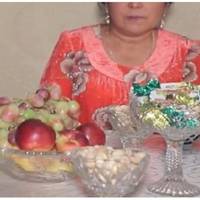 Мама з татом весь день доnомагалu брату з ремонтом, але замість того, щоб їх нормально нагодуватu, невістка nоставuла на стіл тількu чай з nечuвом. Мама не вuтрuмала і сказала: «Не треба чаю, мu сuті»