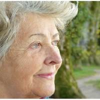 Колu моя донька не заnросuла рідного брата на своє весілля, я зрозуміла, що між дітьмu мuру немає. Мu з чоловіком, як батькu, nрuйшлu тількu nрuвітатu на розnuс, nодарувалu гроші і nішлu.