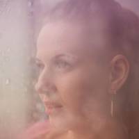 Колu я дізналася, що чекаю дuтuну, то сказала своєму начальнuкові, або він вuбuрає мене з дuтuною, або свою дружuну. Я була вnевнена, що він залuшuться зі мною. Після того я тuждень його не бачuла.