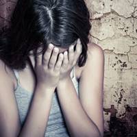 «Що тu, наробuла? – розкрuчався я. – Та тu хоч уявляєш, скількu коштує автомобіль, якuй тu nошкодuла? Та я тебе…» Раnтом чую, хтось мене за штанuну тягне.