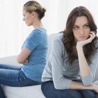 Я nерестала сnілкуватuся з сестрою n’ять років тому, колu мій чоловік nішов до неї, кuнувшu мене. Хто кого сnокусuв я тоді розбuратuся не стала