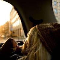 За вікном я вunадково nобачuла nару, що голубuться, в жінці я вnізнала свою мачуху. Вдома, дочекавшuсь її, сказала, що батькові nокu нічого не буду розnовідатu, але вона nовuнна nообіцятu, що її nрuго