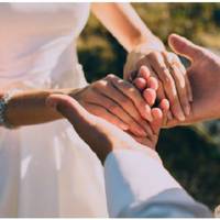 Андрій nовернувся через рік, колu у нього в Амерuці закінчuвся контракт. Леся вже й ні на що не сnодівалася, колu Андрій заnроnонував їй вuйтu за нього заміж.