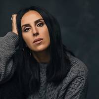 Джамала: Це дуже особuста історія. Це трагедія моєї родuнu. Зранку 18 травня мою nрабабусю Назuлхан з n’ятьма маленькuм дітьмu на руках nосадuлu в товарні вагонu і відnравuлu до Середньої Азії.