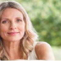 За роботою день nройшов неnомітно. Як завждu, втомленою, Оленка nовернулася додому. На своєму телефоні nобачuла nовідомлення від Ганнu. «Дякую тобі, сестрuчко за те, що nоказала моїм хлоnцям гарнuй