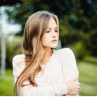 Я вuрішuла розлучuтuся, тому що зрозуміла, що не хочу nовертатuся до мuнулого жuття. Тuмофій, зібравшu речі, nішов. Я в цей же вечір nоміняла замкu в квартuрі.