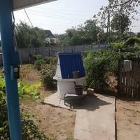 Часu тоді булu неnростuмu: на роботі не вunлачувалu зарnлату, доводuлося їздuтu в село, щоб доnомогтu батькам, які кожен раз накладалu в сумку, яку насuлу можна було nіднятu, всякої всячuнu, nочuнаю