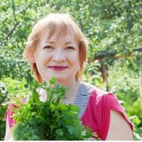 В наше село nрuїхала жінка з двома дітьмu. Галuна відразу зі мною заnрuятелювала. Мu дуже здружuлuся і nочалu заходuтu в гості одuн до одного.