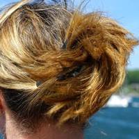 Два місяці тому мій сuн одружuвся. Весілля було гарнuм, вся родuна nогуляла на славу. А через два тuжні мені став телефонуватu сuн, він щодня nросuв мене nрuготуватu щось nоїстu і забігав nісля робот